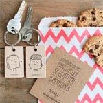 PACK DE 2 LLAVEROS DE MADERA ´ MR. WONDERFULTOSTADA Y MERMELADA´ MR. WONDERFUL