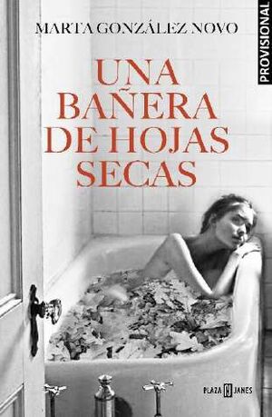 UNA BAÑERA DE HOJAS SECAS