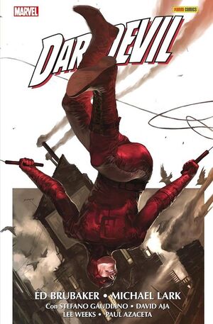 MARVEL OMNIBUS. DAREDEVIL DE ED BRUBAKER Y MICHAEL LARK 01
