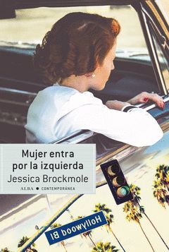 MUJER ENTRA POR LA IZQUIERDA.ALBA